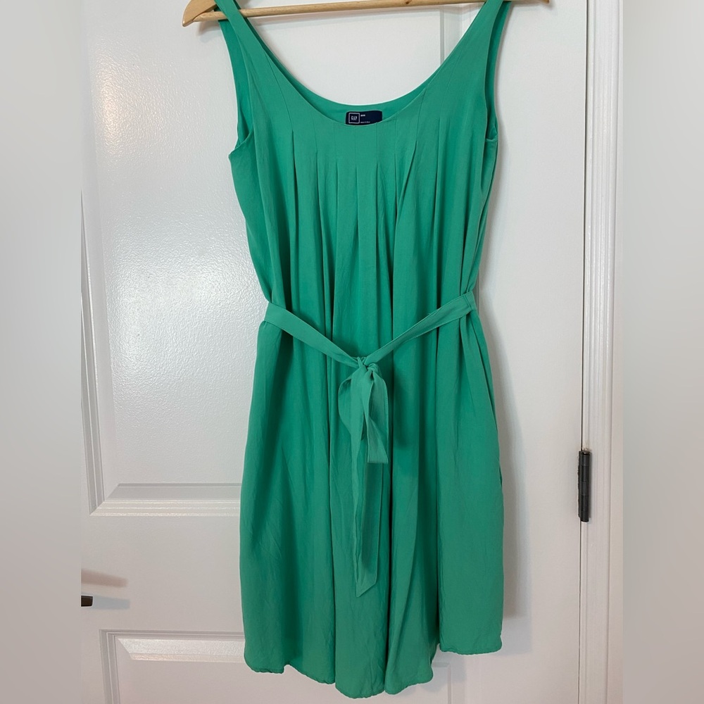 GAP Green Pleated Midi Sleeveless Dress